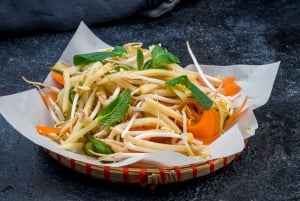 Hanoi: 7 Tastings Street Food Tour with Train Street