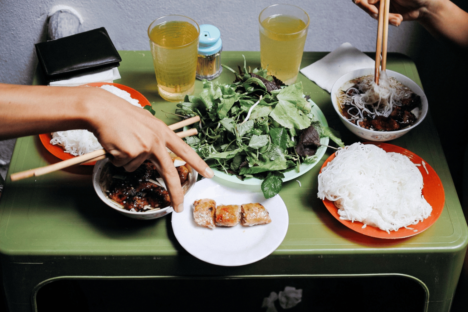 Hanoi: 7 Tastings Street Food Tour met Train Street