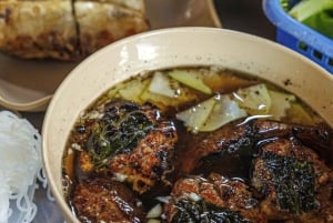 Hanoi efter mørkets frembrud: Vespa-tur med streetfood og natteliv