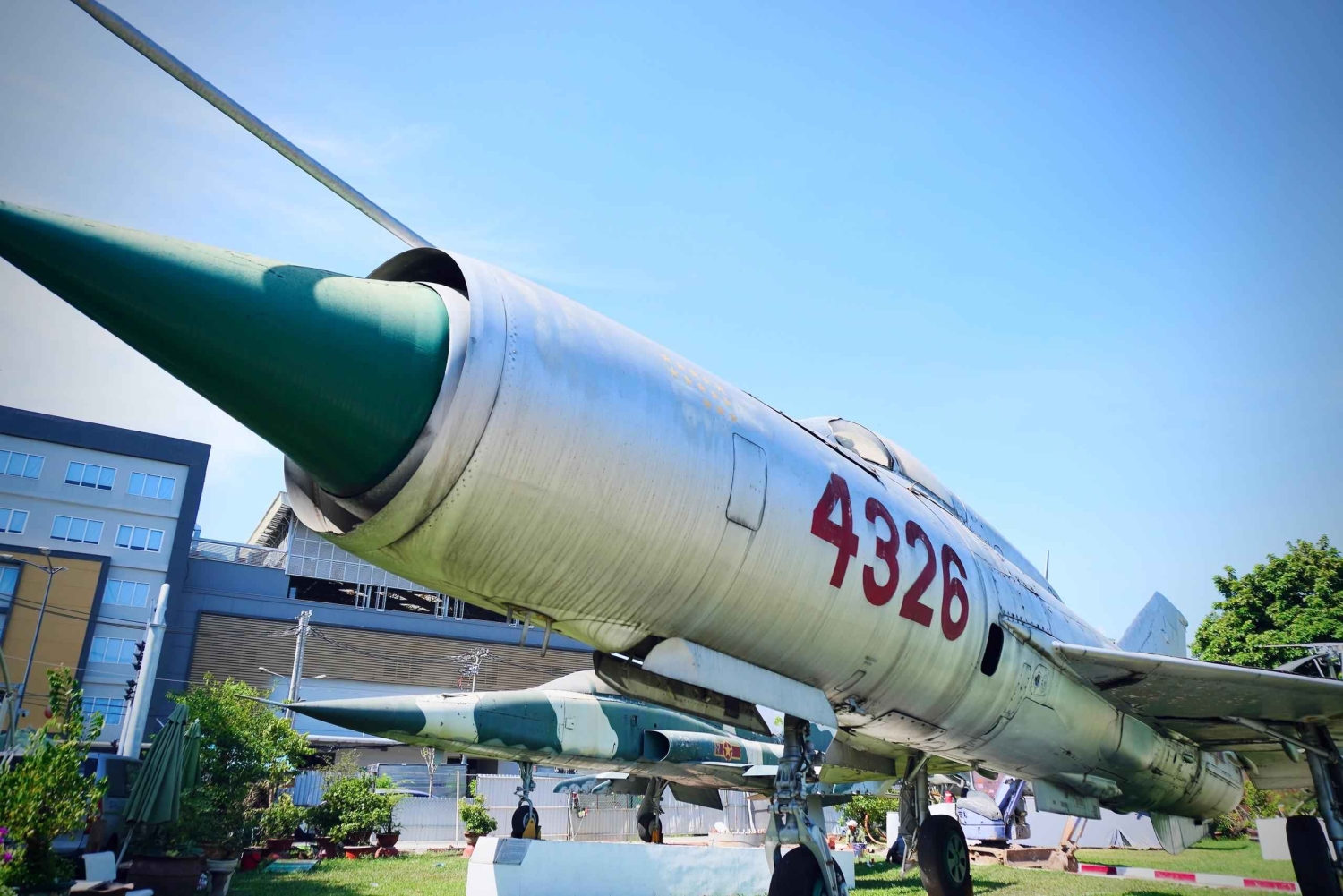 Hanoi: Flygvapenmuseet eller rökelsebyn och hattbyn