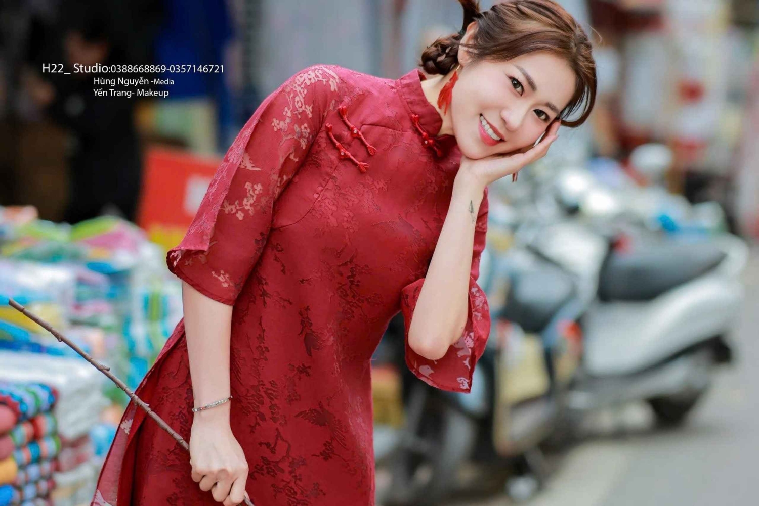 Hanoi: Ao Dai-fotografering med sminke og tilbehør