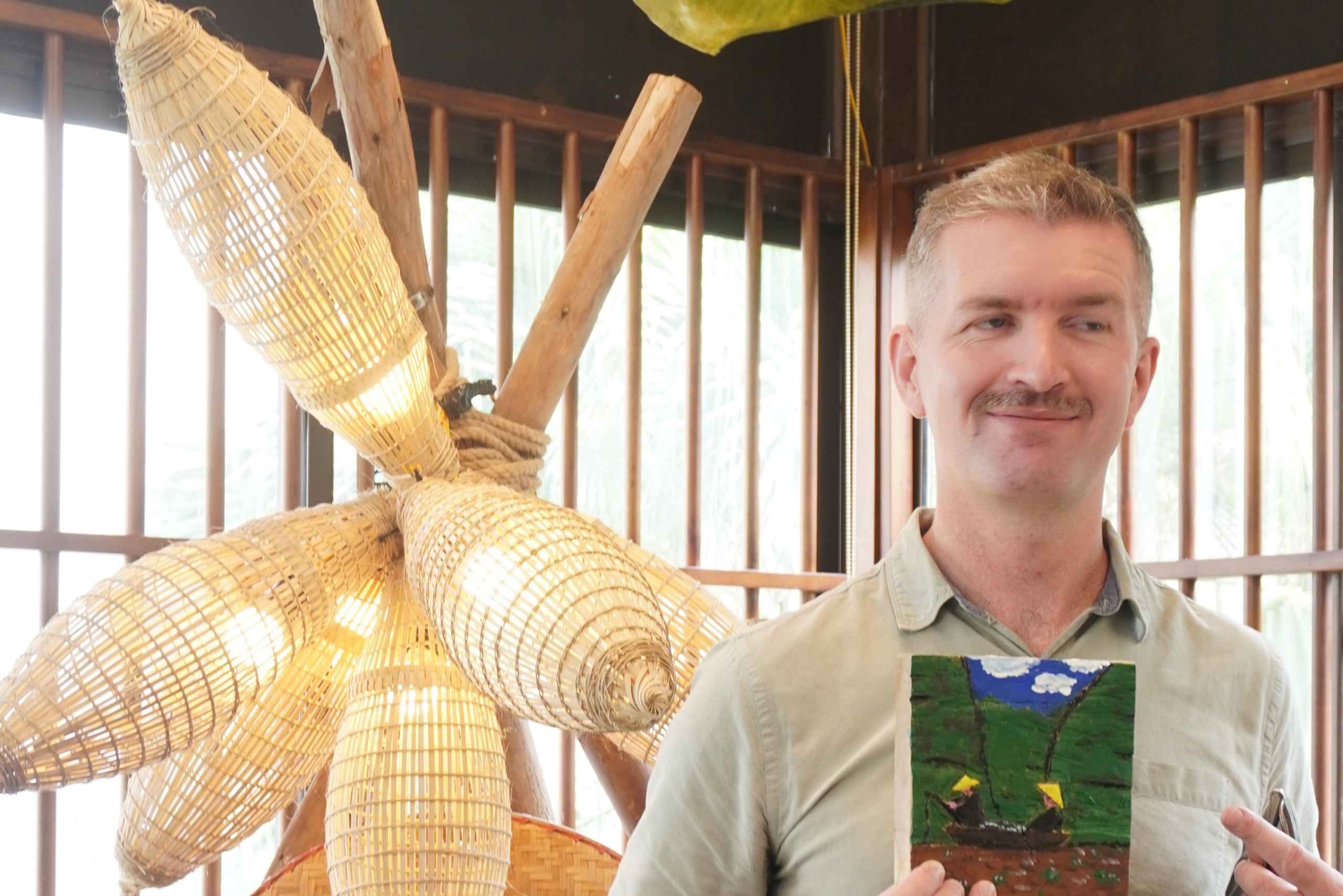 ハノイ：地元の職人の手によるアートと木材、洪水後の生活