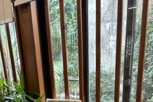 ハノイ：地元の職人の手によるアートと木材、洪水後の生活