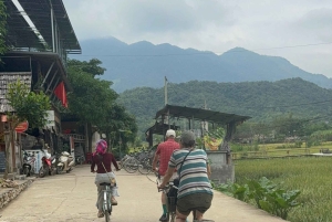 Hanoi: tour privato di 2 giorni al picco Ba Vì e alla valle Mai Châu