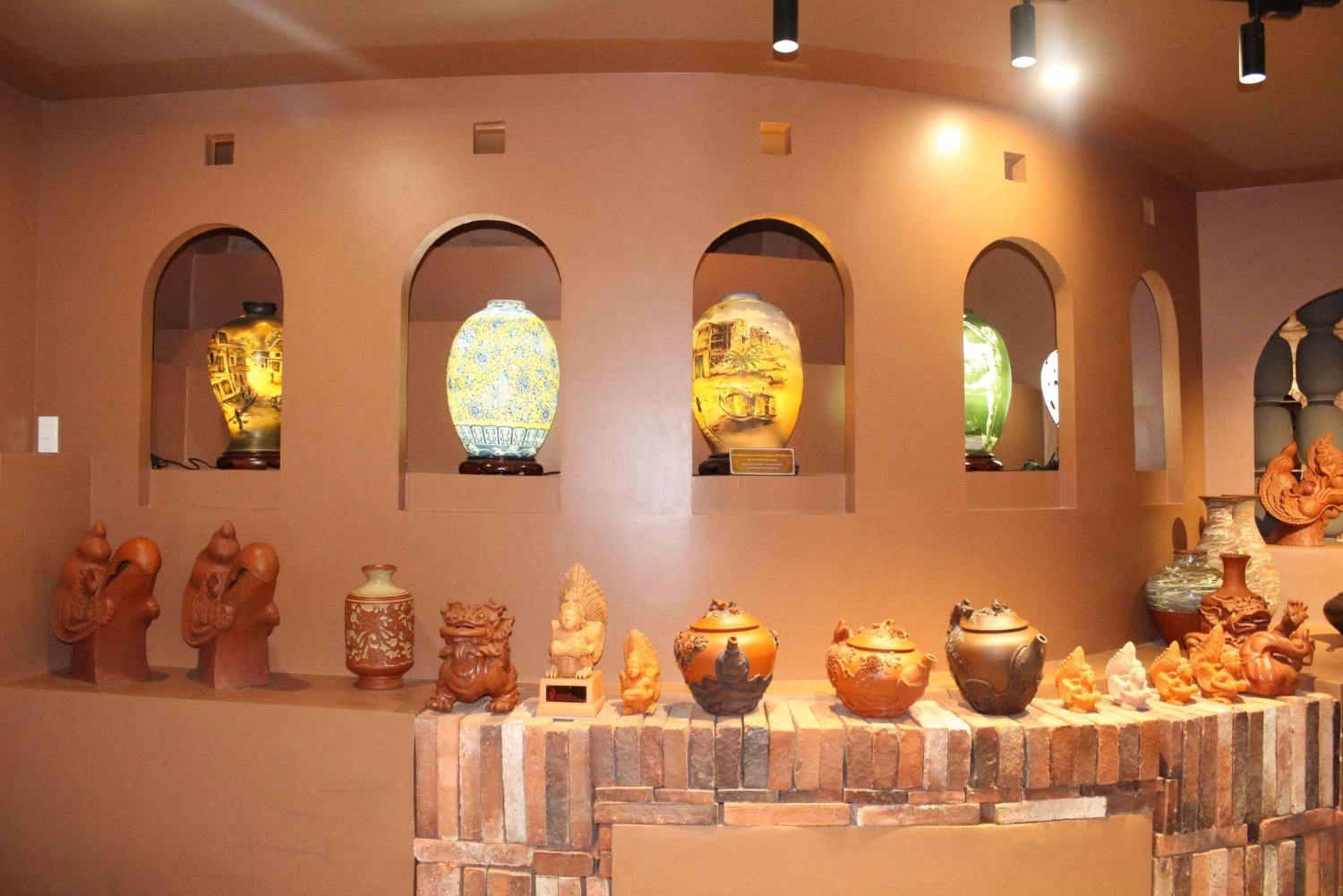 Hanoi: przejażdżka na Vespie do Bat Trang, wioska garncarska, show na żywo GOM