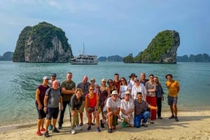 Hanoi: Crucero panorámico de 2 días por la impresionante belleza de Bai Tu Long