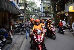 Hanoi om aftenen: Mad- og motorcykeltur med kvindelige guider