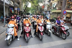 Hanoi om aftenen: Mad- og motorcykeltur med kvindelige guider