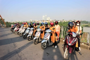 Hanoi om aftenen: Mad- og motorcykeltur med kvindelige guider