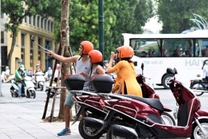 Hanoi om aftenen: Mad- og motorcykeltur med kvindelige guider