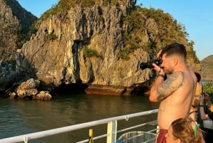 Hanoi: Cat Ba Island & Lan Ha Bay Day Trip Cruise with Lunch