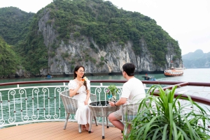 Hanoi/Cat Ba: Lan Ha Bay-dagcruise met donkere en heldere grotten