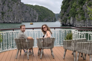 Hanoi/Cat Ba: Lan Ha Bay-dagcruise met donkere en heldere grotten