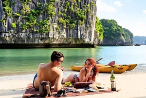 Hanoi/Cat Ba: Lan Ha Bay-dagcruise met donkere en heldere grotten