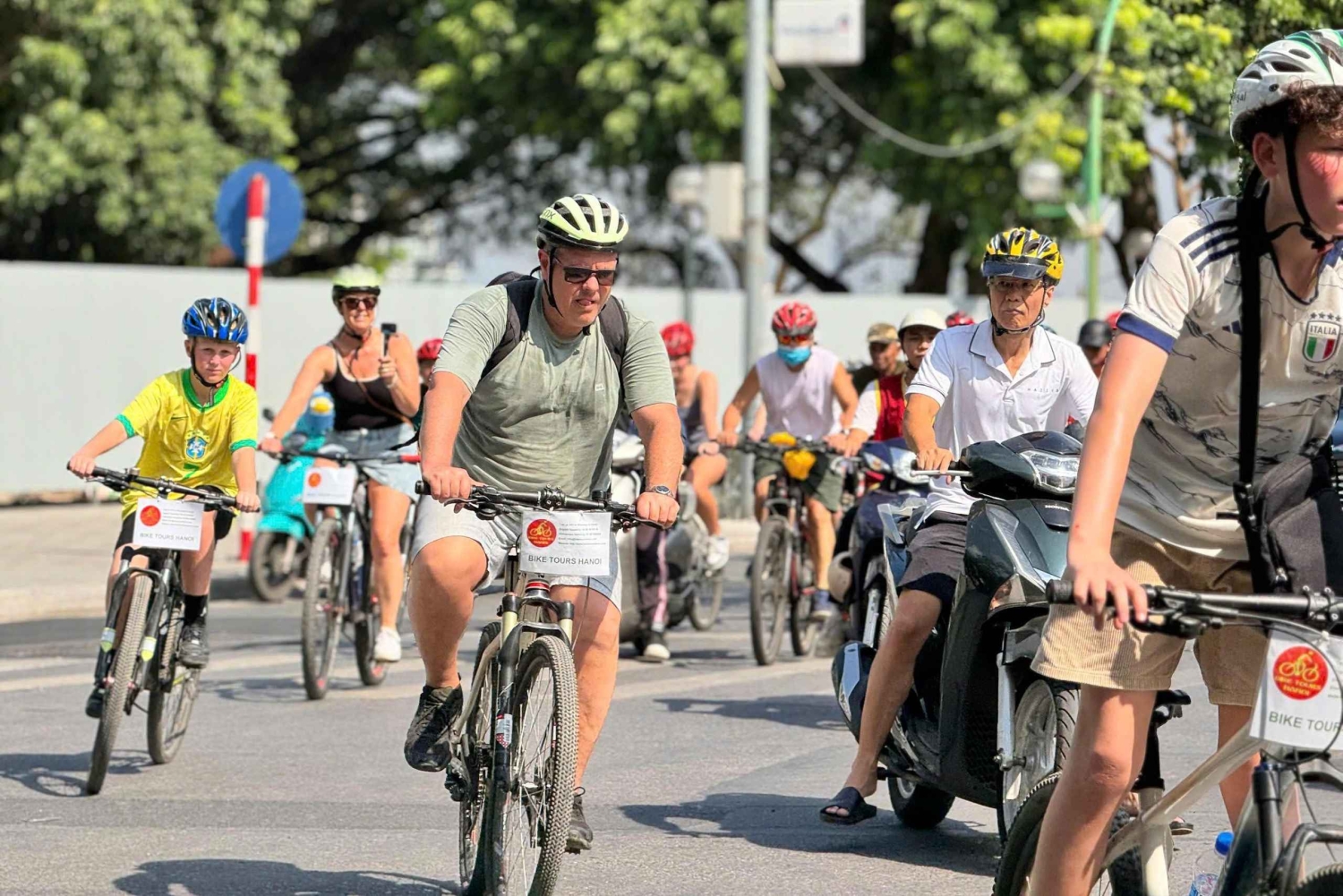 女性がご案内するハノイ市内自転車ツアー