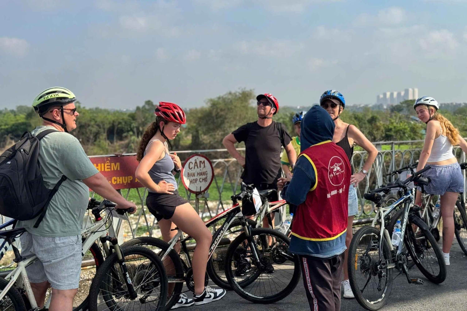 女性がご案内するハノイ市内自転車ツアー