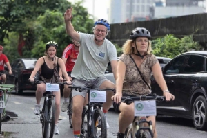 女性がご案内するハノイ市内自転車ツアー