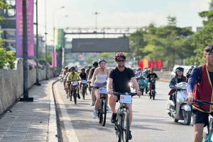女性がご案内するハノイ市内自転車ツアー
