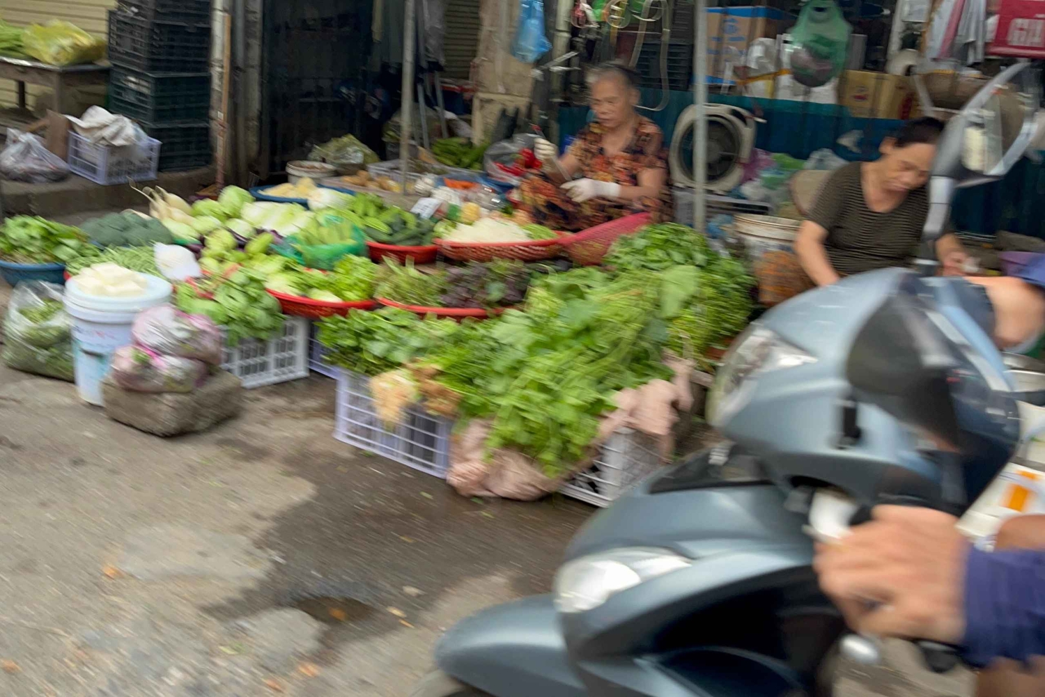 Hanoi: City Highlights Guided Tour by Vintage Jeep