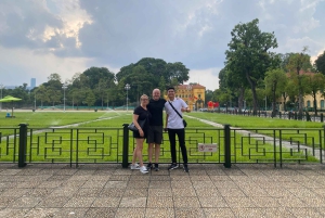 Halvdagsjeep-tur i Hanoi: mat, kultur, historia och kul