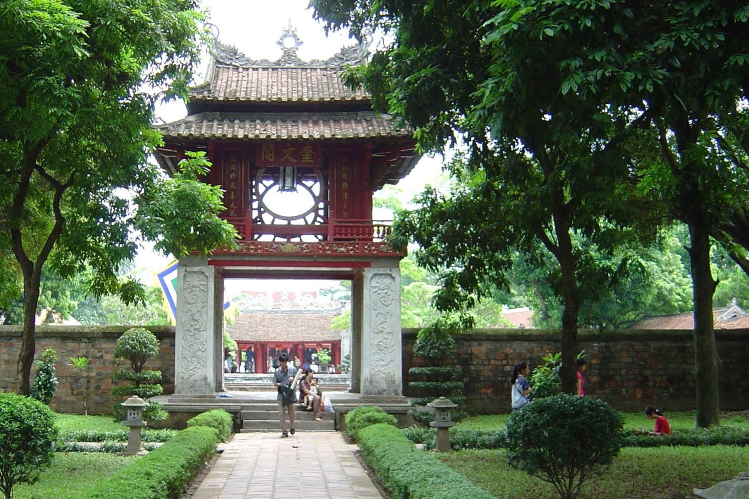 Hanoi City Tour: Craft Village, Temple of Literature, Hoa Lo