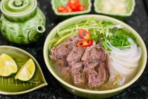 Incense Village & Hanoi Tour met Train Street - Kleine groep