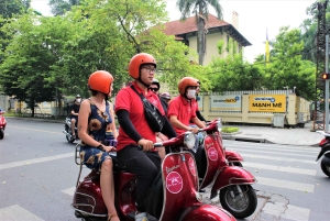 Tour en Vespa vintage por Hanói con mujeres