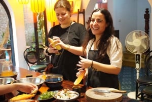 Hanoi: Cooking Class in a Local Villa with Market Tour