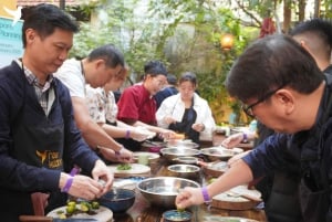 Hanoi: Cooking Class in a Local Villa with Market Tour