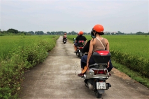 Tour in Vespa d'epoca nella campagna di Hanoi con guide donne