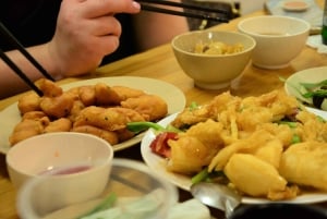 Tour in Vespa d'epoca nella campagna di Hanoi con guide donne