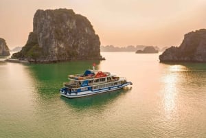 Baia di Halong: Crociera di lusso di un giorno con buffet, kayak e bagno