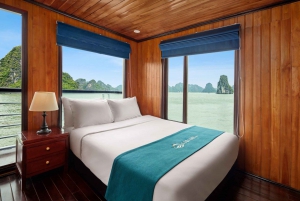 Hanoi: Koselig cruise med overnatting i Halong Bay med måltider