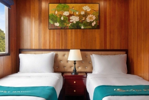 Hanoi: Koselig cruise med overnatting i Halong Bay med måltider