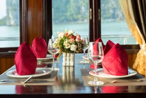 Hanoi: Mysig Halong Bay-kryssning med måltider över natten