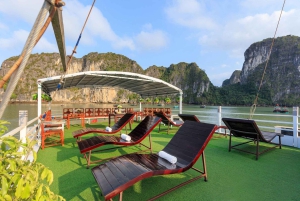 Hanoi: Mysig Halong Bay-kryssning med måltider över natten