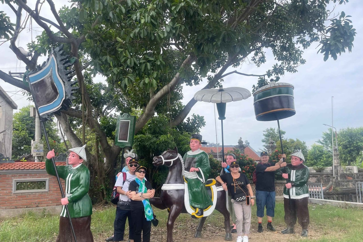 ハノイ：ドンホ民画の遺産を巡るジープツアー＆昼食をお楽しみください
