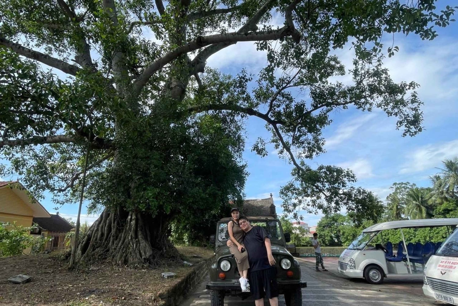 Hanoi: Duong Lam Ancient Village & Countryside Jeep Tour