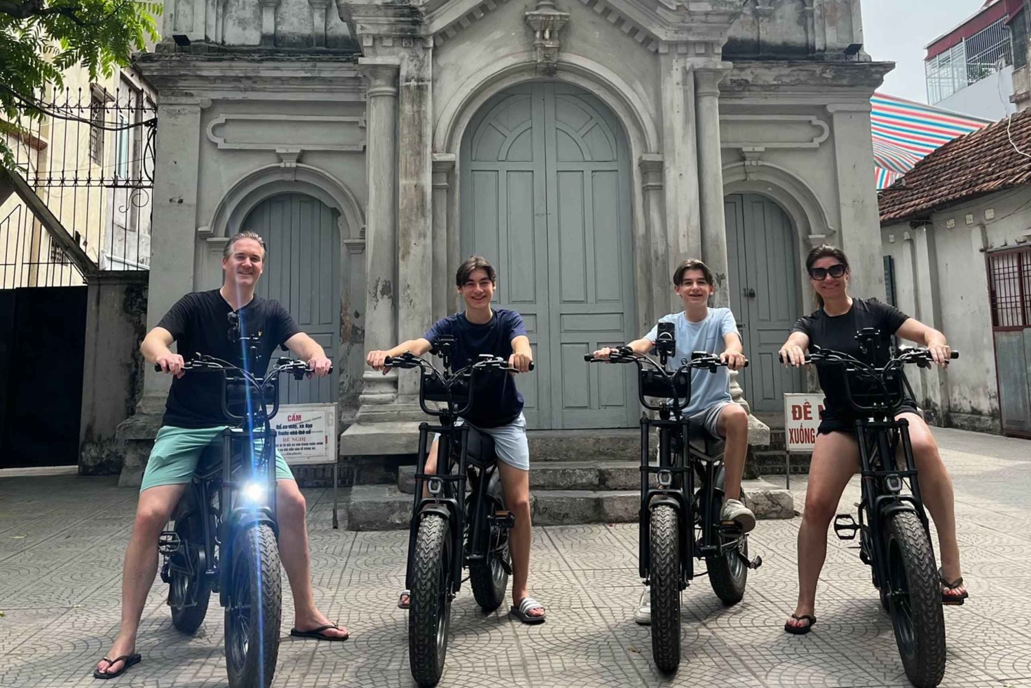 Passeio de e-bike em Hanói - Património e vida local