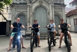 Passeio de e-bike em Hanói - Património e vida local