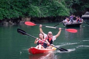 Hanoi: Cat Ban helmi – kahden päivän risteily ja kajakkimatka