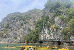 Hanoi: Cat Ban helmi – kahden päivän risteily ja kajakkimatka