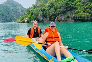 Hanoi: Cat Ban helmi – kahden päivän risteily ja kajakkimatka