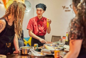 Hanoi: lipputilaisuus ja yhteisöllinen ruoanlaittokurssi