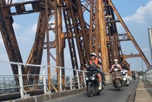 Hanoi: Food and Sightseeing Motorbike Tour met 7 proeverijen