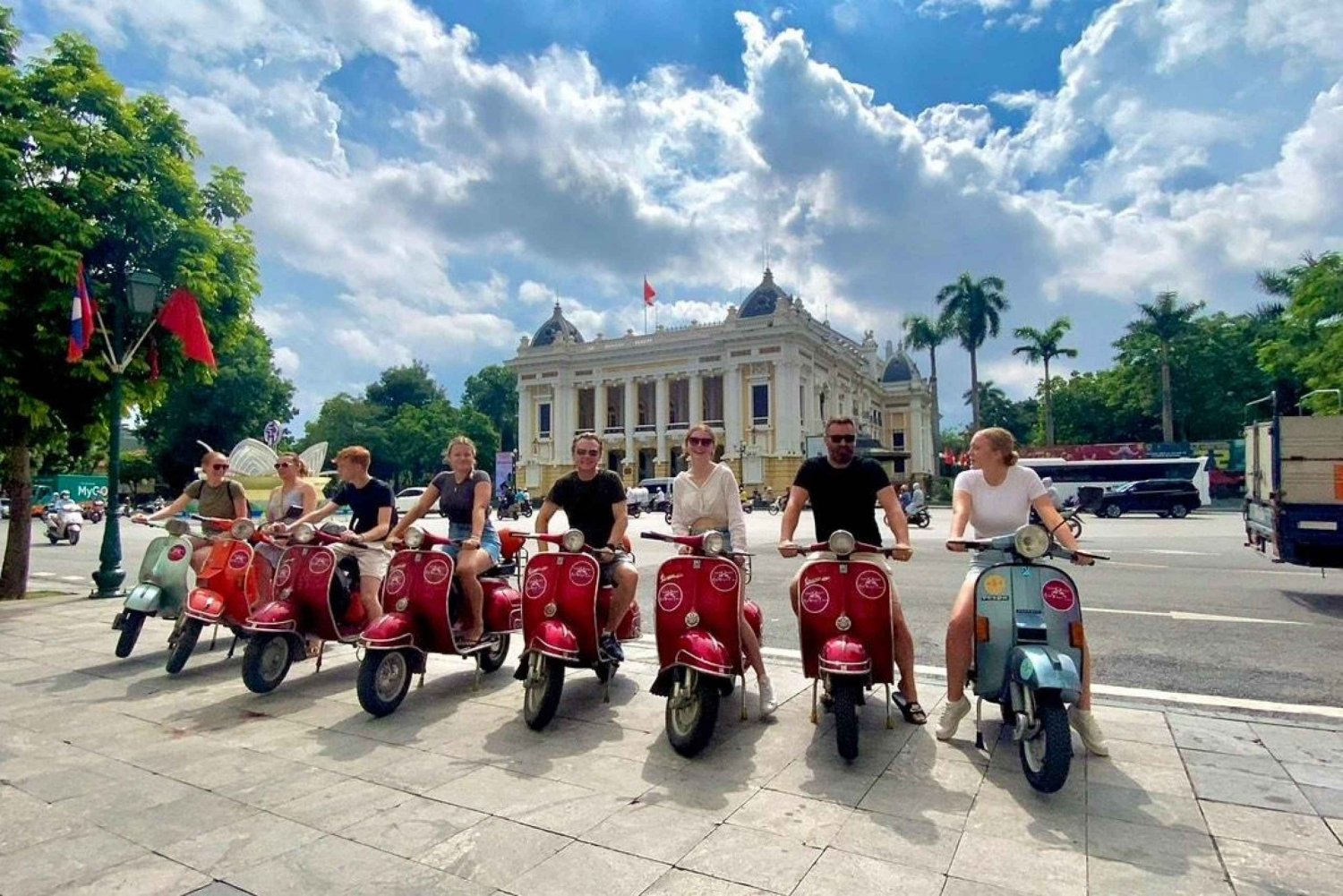 Hanoi: Ruoka ja nähtävyydet Vespa Tour ja 7 maistiaista: Ruoka ja nähtävyydet Vespa Tour ja 7 maistiaista