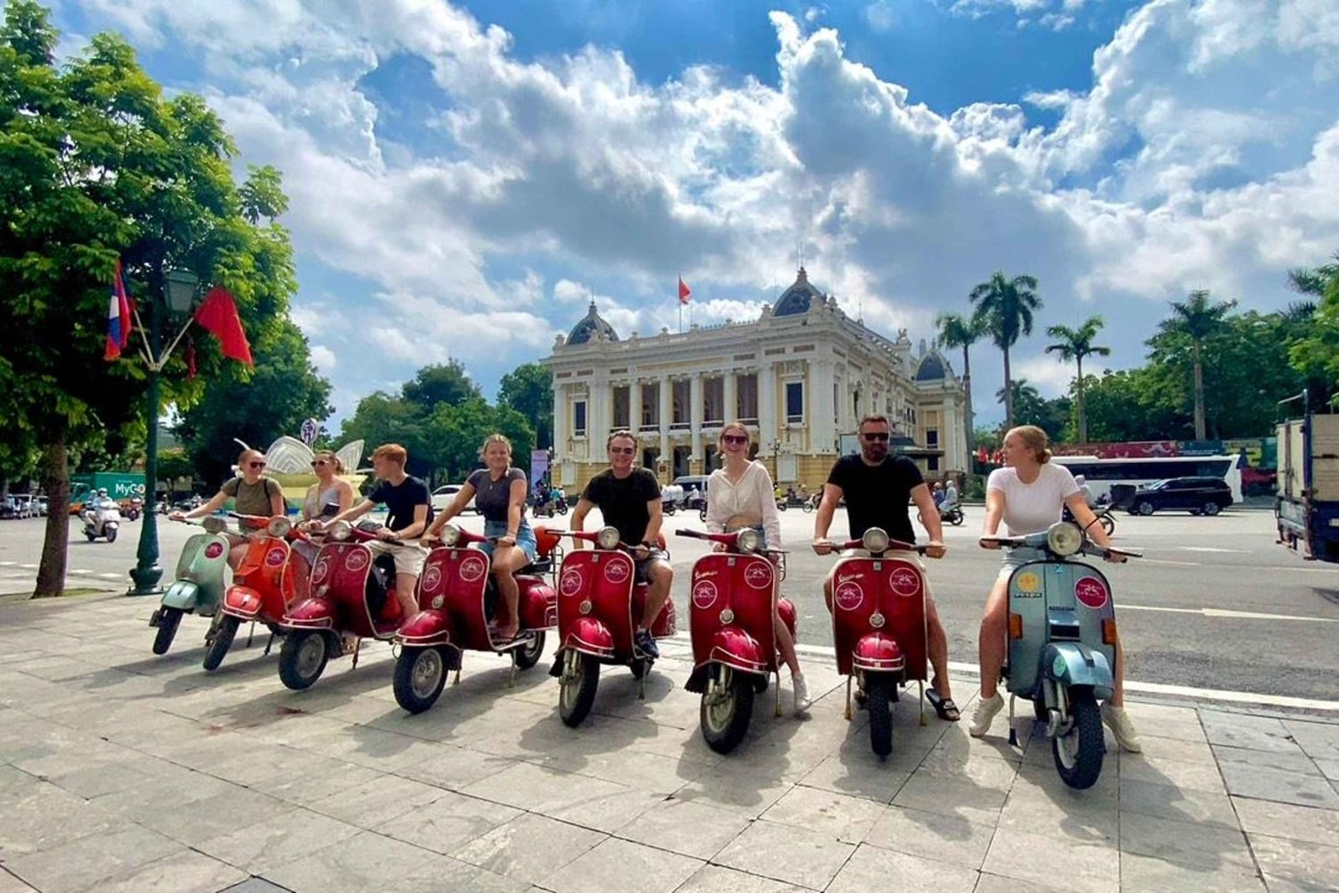 Hanoi: Ruta gastronómica y turística en Vespa con 7 degustaciones