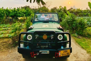 Gastronomie, culture, tourisme et divertissements à Hanoï en jeep de l'armée vietnamienne