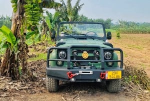 Gastronomie, culture, tourisme et divertissements à Hanoï en jeep de l'armée vietnamienne
