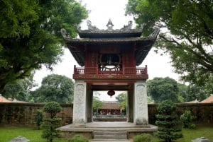 Gastronomie, culture, tourisme et divertissements à Hanoï en jeep de l'armée vietnamienne